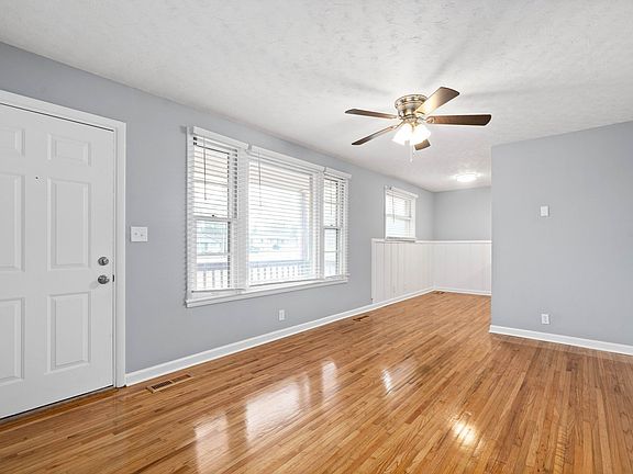 4th image of 101 Charlemagne Blvd