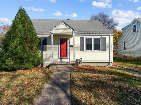 128 King Phillip Rd E, Providence, RI 02904