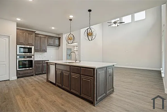 812 Woodview Ct — Photo 6