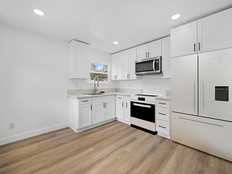 13407 Helen St #A-B — Photo 10