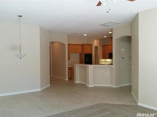 5th image of 546 Almondcrest St