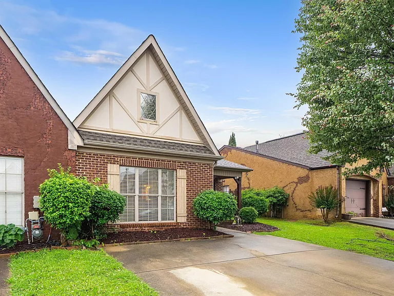 6062 Townley Ct — Photo 3