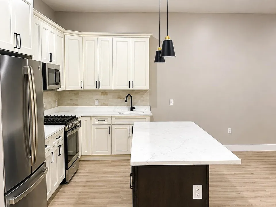 6121 Bergenline Ave #202