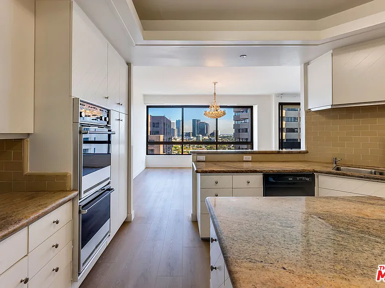 10551 Wilshire Blvd #1405 — Photo 20