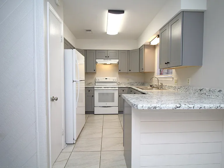 7225 Dogwood Terrace Dr #A — Photo 11