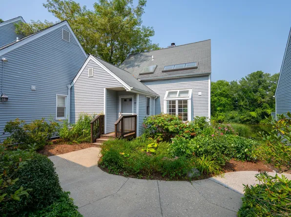 28 Wilton Crest #28, Wilton, CT 06897