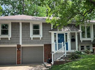 3627 Queen Ridge Dr, Independence, MO 64055