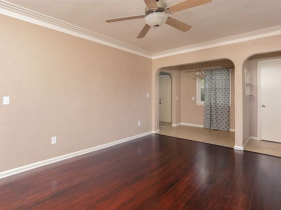 3rd image of 407 Pleasant Ave