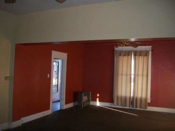 3rd image of 317 N Waggoner St