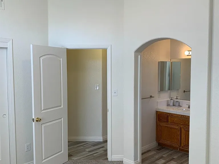 8417 Winlock St — Photo 6