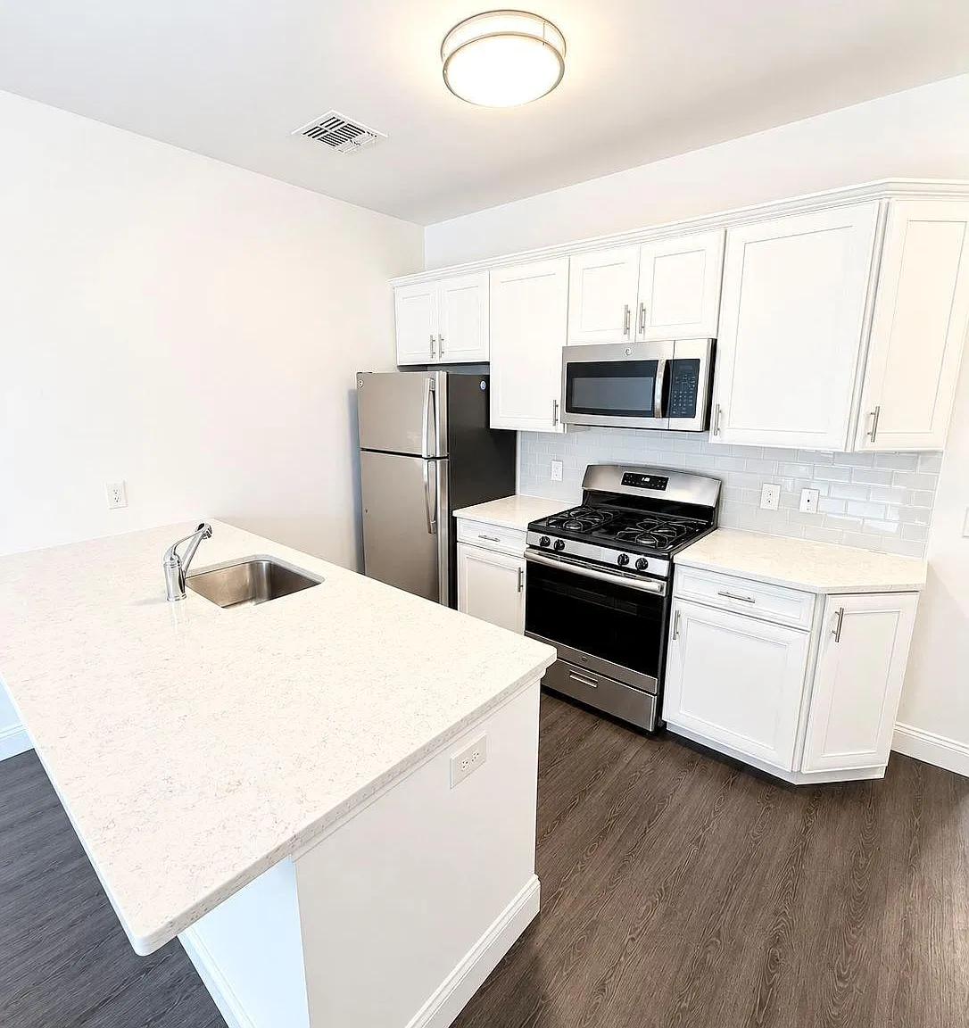 1046 New York Ave — Photo 4