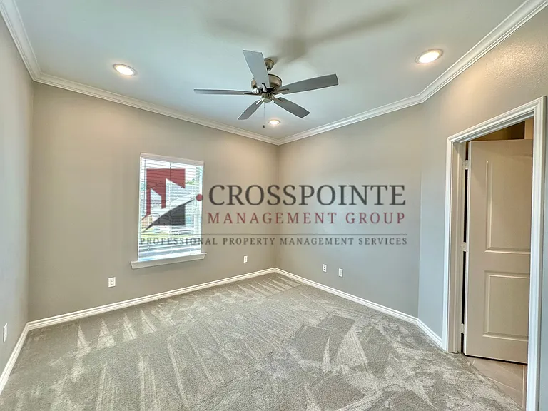 3 Bedroom 2.5 Bathroom Townhomes At Villa Rosa! Now Offering 1/2 Off First Full Months Rent! — Photo 21