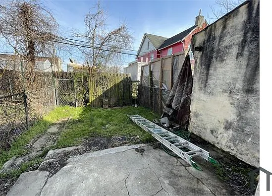 102 E Ashmead St — Photo 22