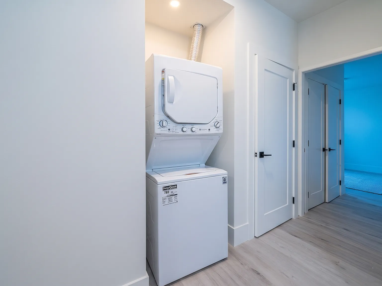 2 bed, 660 sqft, $2,000 — Photo 4