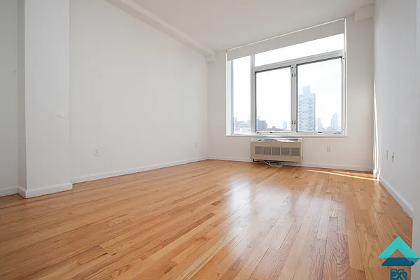 Rented by EXR | media 7