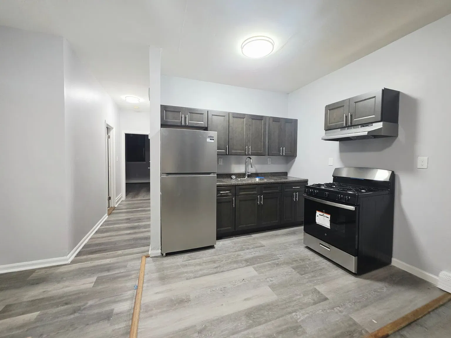 3 bed, 1000 sqft, $2,200 — Photo 1
