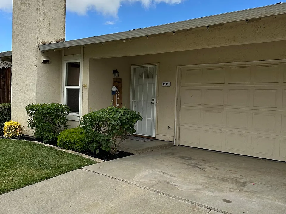 1544 Zinfandel Dr