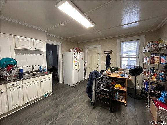 3rd image of 247 Clinton St