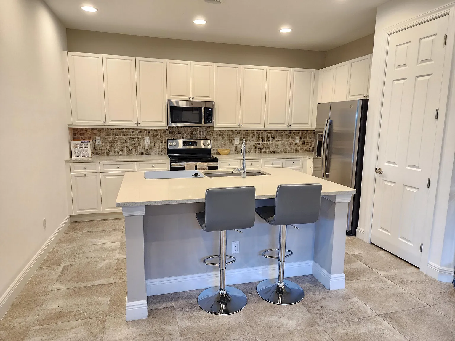 2 bed, 2.0 bath, 1620 sqft, $2,800 — Photo 4