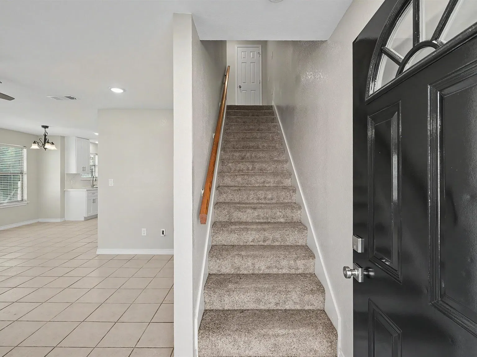 3 bed, 3.0 bath, 2765 sqft, $1,550 — Photo 3