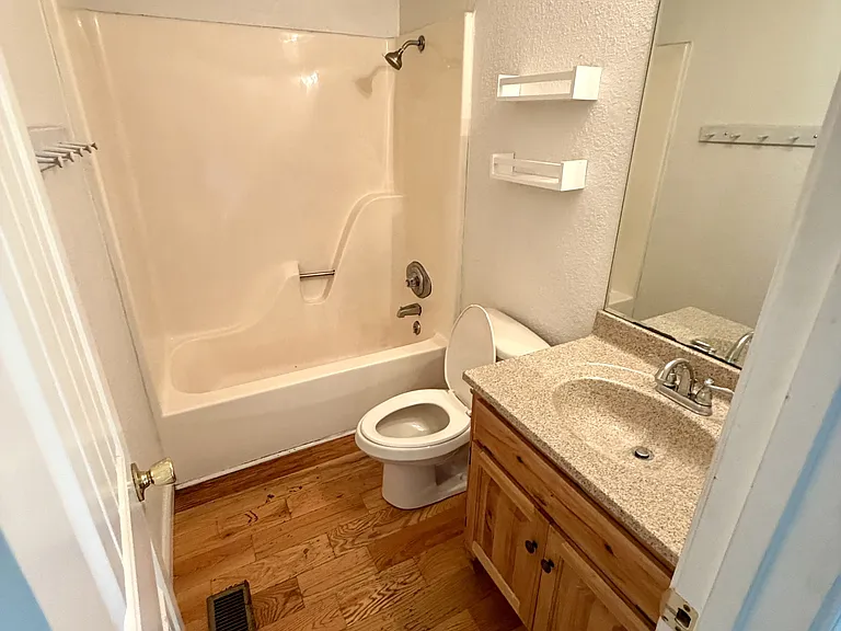 111 Beecher St — Photo 6
