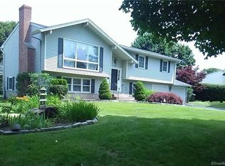 16 Cricket Ct #A, Old Saybrook, CT 06475