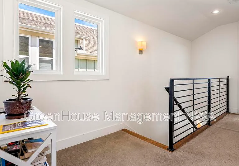 636 SW B St — Photo 27