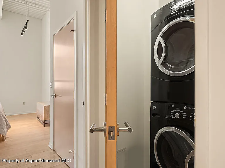 361 Robinson St #326 — Photo 12