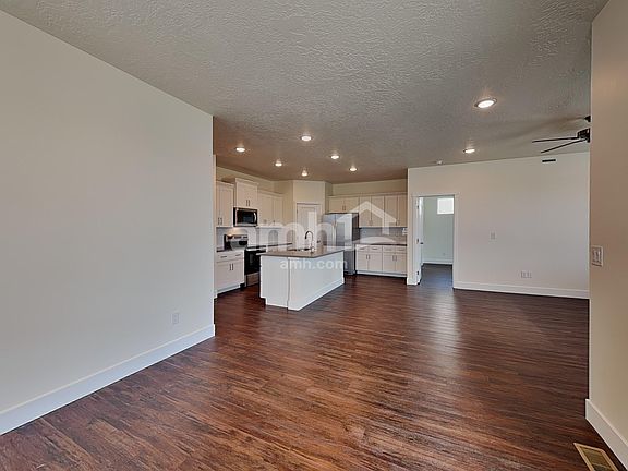 5th image of 3084 N Vigo Ave