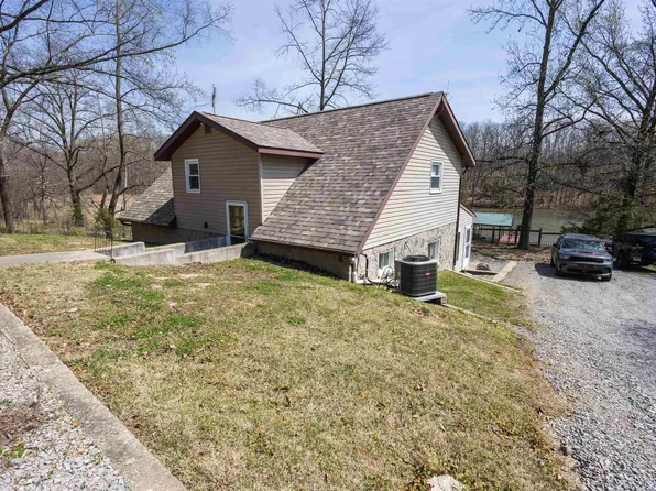 3030 Egyptian Hills Dr, Creal Springs, IL 62922