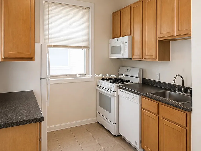7509 N Greenview Ave #1B — Photo 1