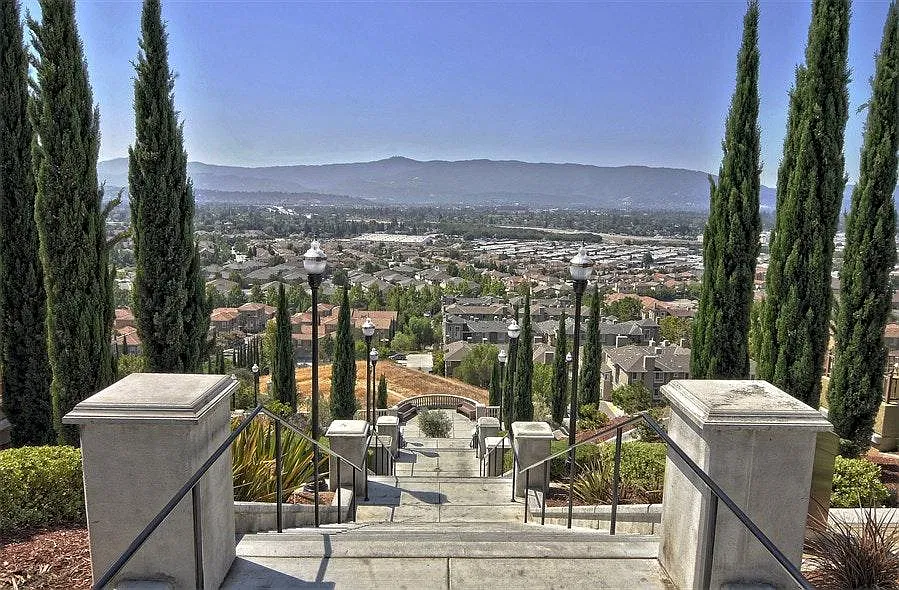2 bed, 2.5 bath, 1777 sqft, $4,300 — Photo 3