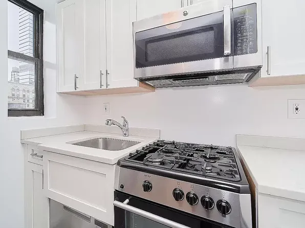 850 Amsterdam Avenue image 4 of 7