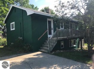 110 W 7th St, Northport, MI 49670