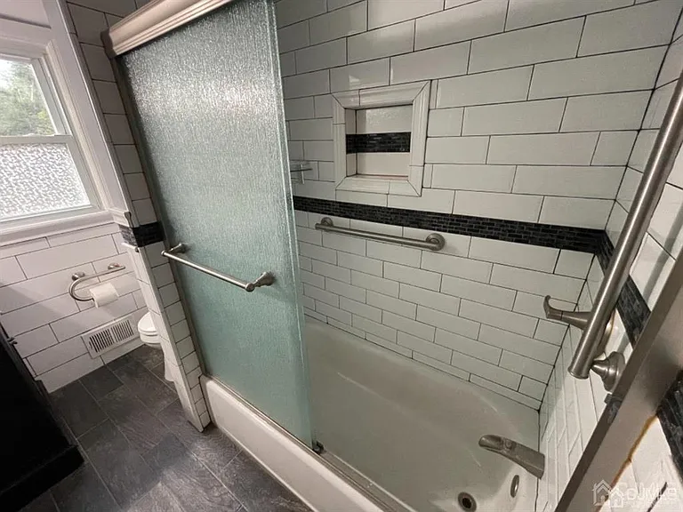 210 Runyon Ave — Photo 15