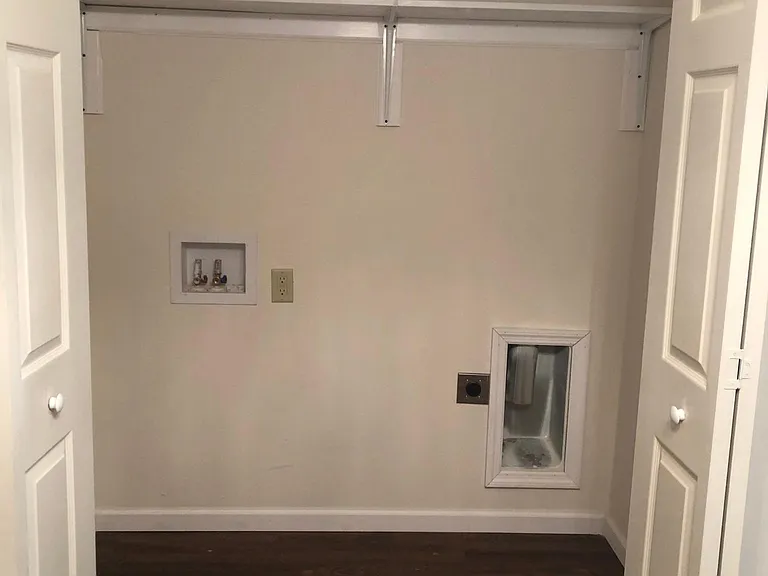 Washer and Dryer Closet/Hookup