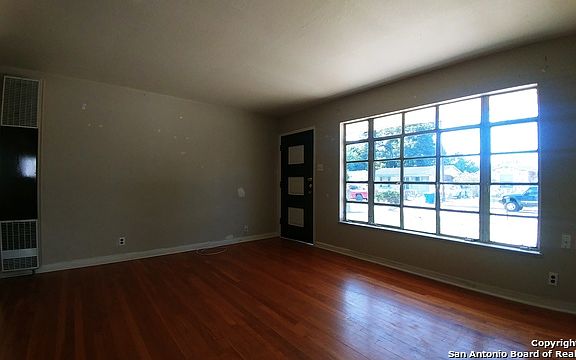 4th image of 147 Mascasa St