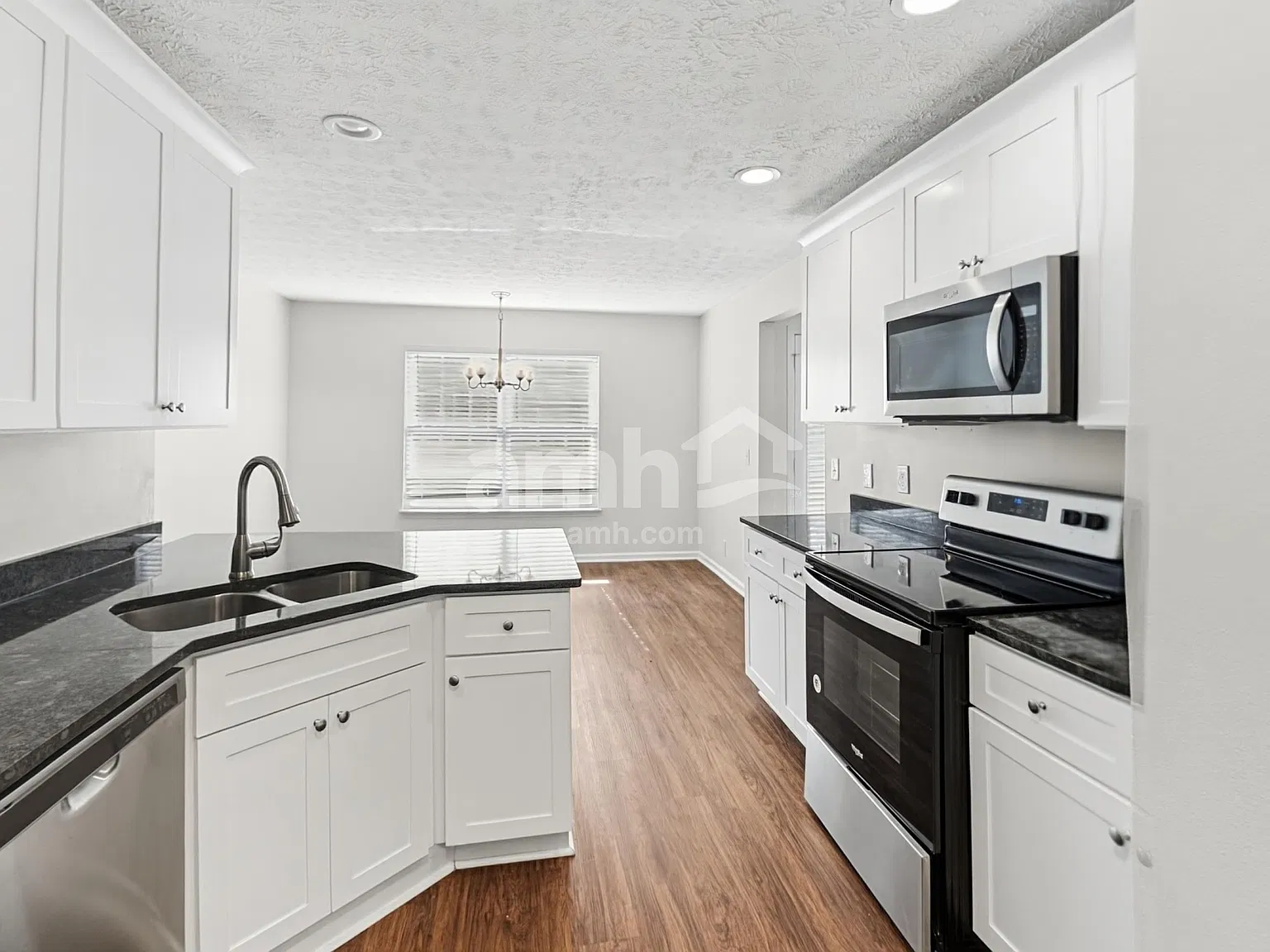 3 bed, 2.0 bath, 1975 sqft, $2,475 — Photo 3