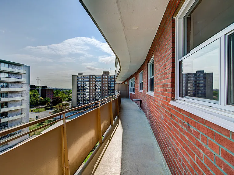 1785 Bloor St — Photo 10