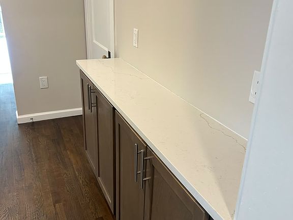 4th image of 1543 Baltimore Ave