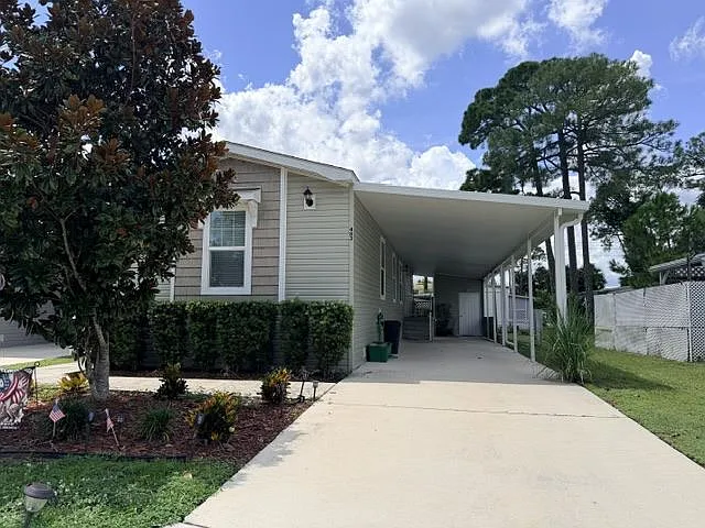3 bed, 2.0 bath, 1014 sqft, $1,599 — Photo 2