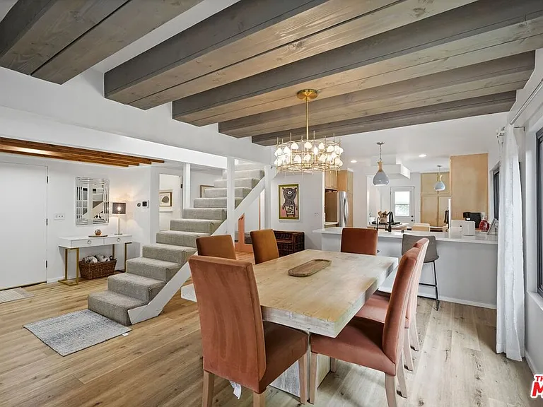 6558 Lasaine Ave — Photo 12