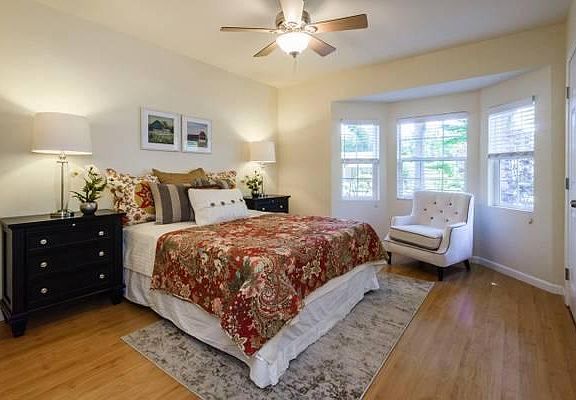 4th image of 1053 Menlo Oaks Dr