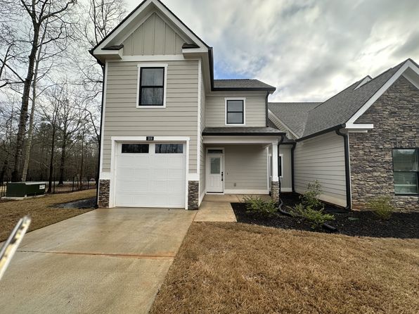106 Airport Rd NE #204