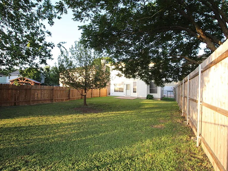8622 Piney Creek Bnd — Photo 5