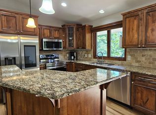9021 W Staring Ln, Eden Prairie, MN 55347