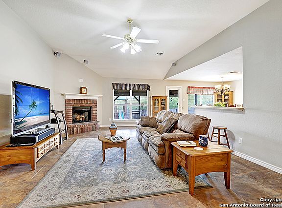 3rd image of 1611 Elizabeth Ct