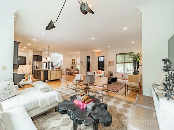 1203 Cedar Ln, Charlotte, NC 28226
