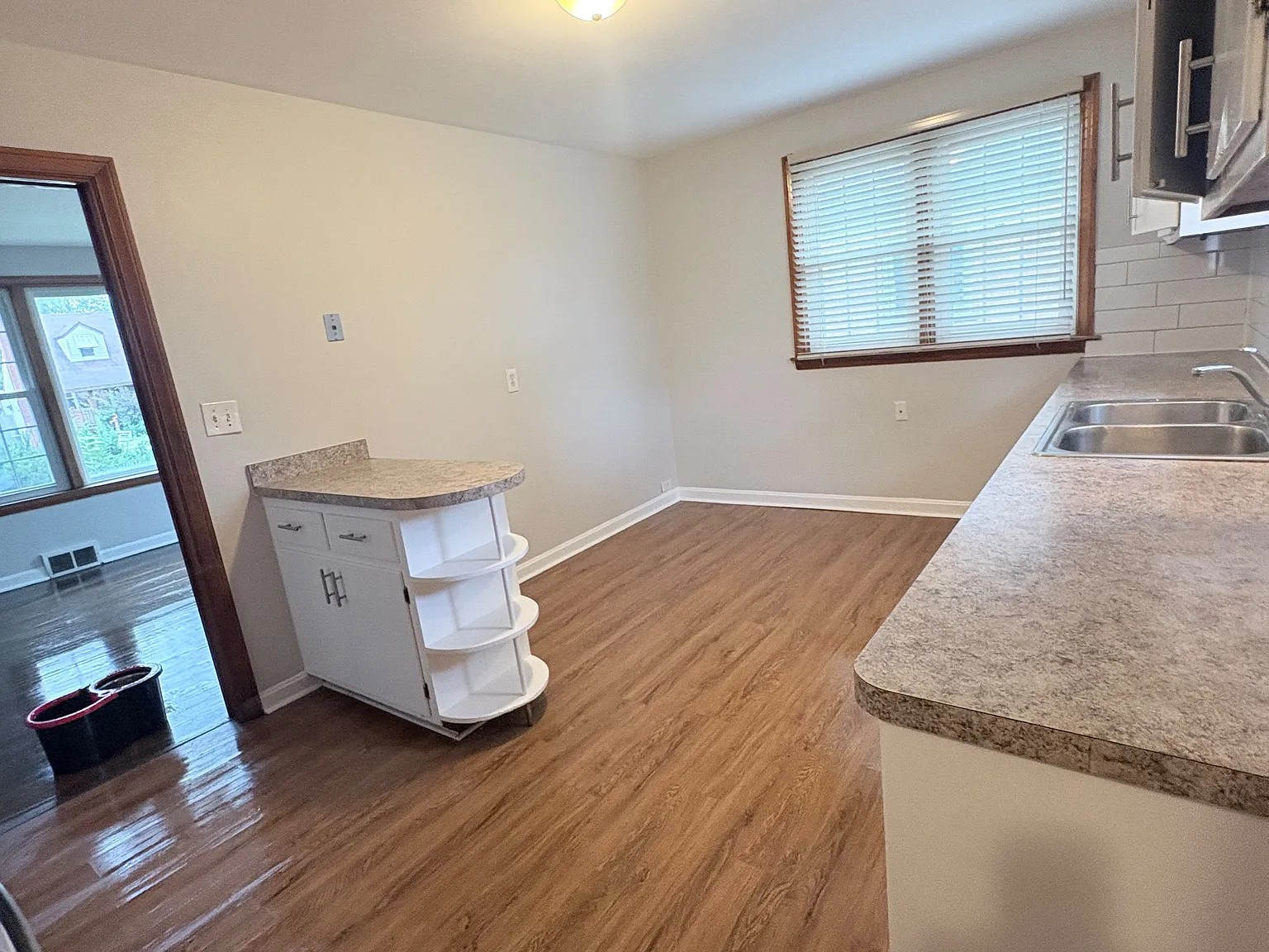2 bed, 895 sqft, $2,250 — Photo 3