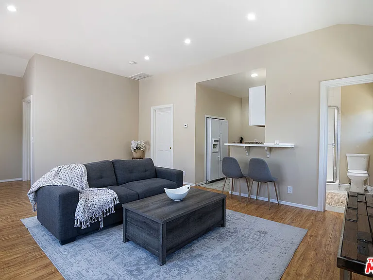 508 N Canon Dr — Photo 31